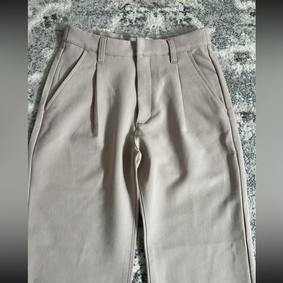 Abercrombie and Fitch Sloane Tailored Wide Leg Pant Short - Picture 6 of 12